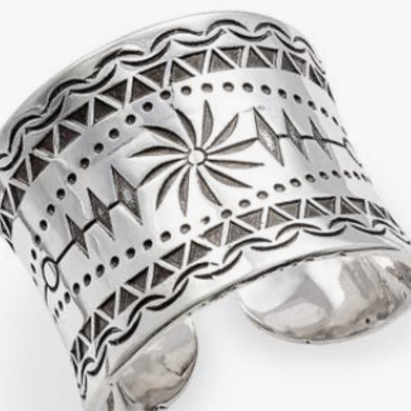 NEW Gas Bijoux Ring - Picture 2 of 6